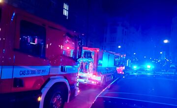 FOTO: Plamene pohltili pražské metro, na jednej zo staníc horel eskalátor