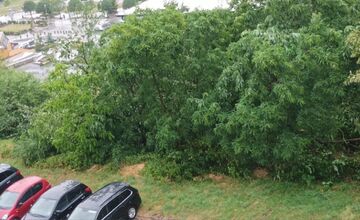 FOTO: Supercela udrela aj v Prešove. Obyvatelia hlásia popadané strechy