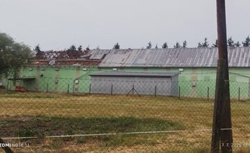 FOTO: Supercela udrela aj v Prešove. Obyvatelia hlásia popadané strechy