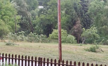 FOTO: Supercela udrela aj v Prešove. Obyvatelia hlásia popadané strechy