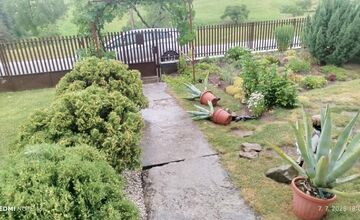 FOTO: Supercela udrela aj v Prešove. Obyvatelia hlásia popadané strechy