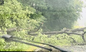 FOTO: Supercela udrela aj v Prešove. Obyvatelia hlásia popadané strechy