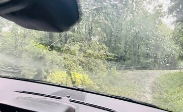 FOTO: Supercela udrela aj v Prešove. Obyvatelia hlásia popadané strechy