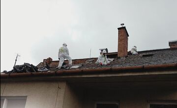 FOTO: Na škôlke v Prešove odstránili škodlivú azbestovú strechu