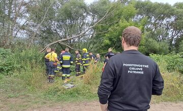 FOTO: Žena z Petrovian bola nájdená v toku rieky Torysa, pátrači ju zachránili 