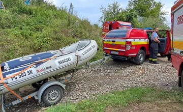 FOTO: Žena z Petrovian bola nájdená v toku rieky Torysa, pátrači ju zachránili 