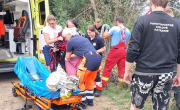 FOTO: Žena z Petrovian bola nájdená v toku rieky Torysa, pátrači ju zachránili 