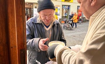 FOTO: Prešovská organizácia Podaj ďalej Prešov smúti. Zomrel pán Oliver