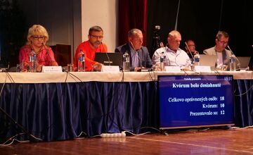 FOTO: Mestskí poslanci reagovali na spor, ktorý zasiahol celé sídlisko Juh