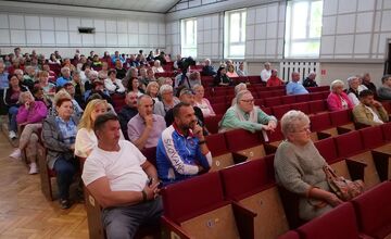 FOTO: Mestskí poslanci reagovali na spor, ktorý zasiahol celé sídlisko Juh