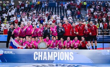 FOTO: Historický úspech hádzanárskej reprezentácie: Hádzanárske zlaté dievčatá píšu históriu, Slovensko má zlato z ME 