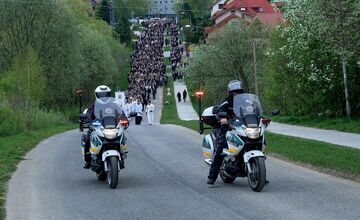 FOTO: Posledná rozlúčka s troma mladými dievčatami zo Spišského Podhradia, apríl 2024