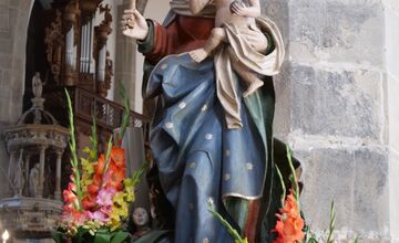 FOTO: Bazilika v Kežmarku sa zaplnila nádhernými kvetmi