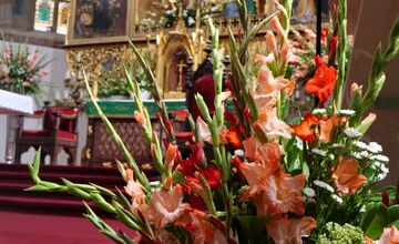 FOTO: Bazilika v Kežmarku sa zaplnila nádhernými kvetmi