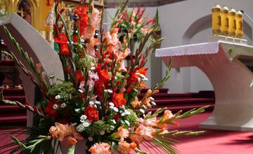 FOTO: Bazilika v Kežmarku sa zaplnila nádhernými kvetmi