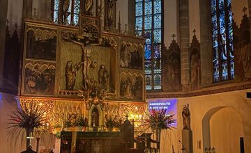 FOTO: Bazilika v Kežmarku sa zaplnila nádhernými kvetmi