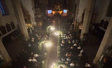 FOTO: Bazilika v Kežmarku sa zaplnila nádhernými kvetmi