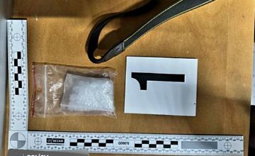 FOTO: Policajná razia pri Prešove: putá, drogy a väzobné stíhanie