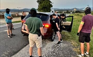 FOTO: Policajná razia pri Prešove: putá, drogy a väzobné stíhanie