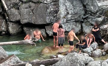 FOTO: Cudzinci sa kúpali v Tatrách. Opäť v tom istom potoku ako Tabáková