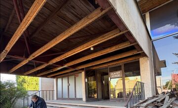 FOTO: V Prešove sa začalo s rekonštrukciou Domu smútku. Čakajú vás obmedzenia