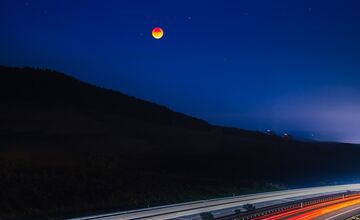 FOTO: Krvavý supermesiac zachytili aj v Prešovskom kraji