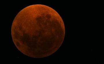 FOTO: Krvavý supermesiac zachytili aj v Prešovskom kraji