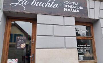 FOTO: Pečivo sa míňa bleskovo, zákazníci sa rozdelili na dva tábory