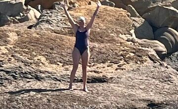 FOTO: Humenčanka Alina preplávala Lamanšský prieliv za rekordný čas