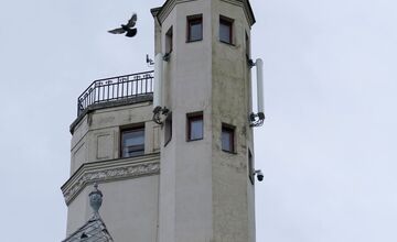FOTO: Na gymnáziu v Levoči otvorili časovú schránku. Našli v nej takýto odkaz
