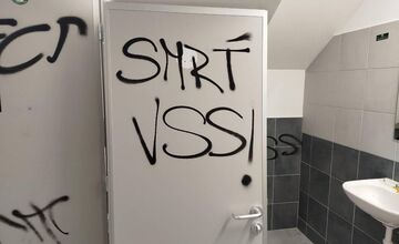 FOTO: Derby Prešov vs. Košice. Vandalizmus a ostré odkazy fanúšikov pokračujú