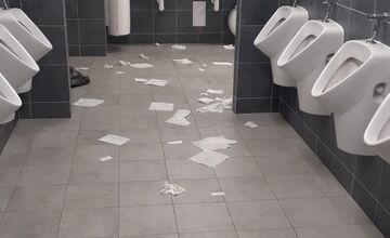 FOTO: Derby Prešov vs. Košice. Vandalizmus a ostré odkazy fanúšikov pokračujú