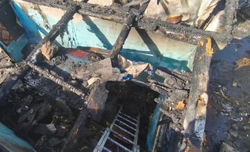 FOTO: Deväť hasičov zasahovalo viac ako hodinu, príčina sa zisťuje