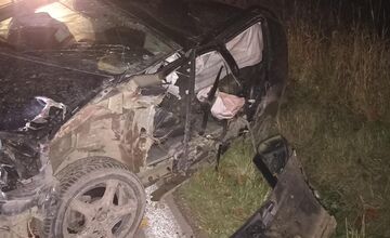 FOTO: Zrážka auta a traktora pri Vlkovej, hlásili sedem zranených