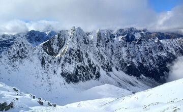 FOTO: Horskí záchranári varujú turistov pred snehom a ľadom vo Vysokých Tatrách