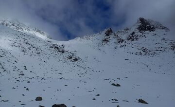 FOTO: Horskí záchranári varujú turistov pred snehom a ľadom vo Vysokých Tatrách