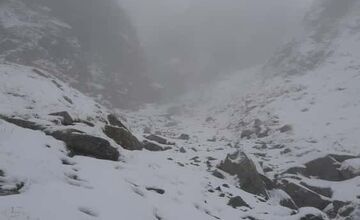 FOTO: Horskí záchranári varujú turistov pred snehom a ľadom vo Vysokých Tatrách