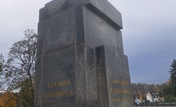 FOTO: Oprava pomníka Alexandra Duchnoviča v Prešove dlho nevydržala