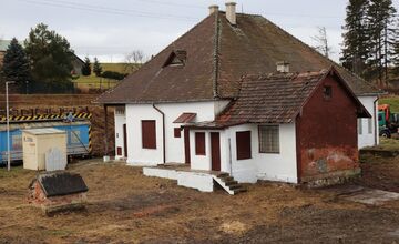 FOTO: Starej železničnej zastávke v Štrbe vdýchnu druhý dych