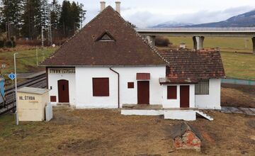 FOTO: Starej železničnej zastávke v Štrbe vdýchnu druhý dych