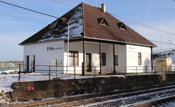FOTO: Starej železničnej zastávke v Štrbe vdýchnu druhý dych