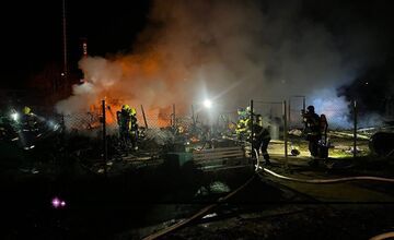 FOTO: Pri nočnom požiari v Poprade zhorelo obľúbené kultúrne stredisko