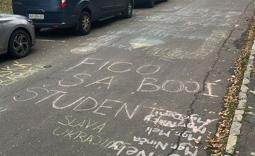 FOTO: Novembrová kriedová revolúcia