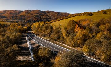 FOTO: Za Palotou opravili zosuv cesty. Pomohol nový oporný múr