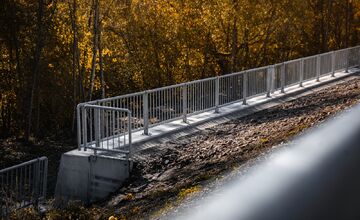 FOTO: Za Palotou opravili zosuv cesty. Pomohol nový oporný múr