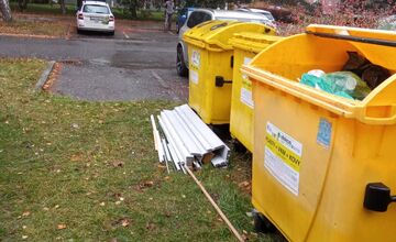 FOTO: Nezodpovedný občan pod Tatrami si spravil zo stojiska smetisko