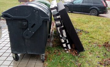 FOTO: Nezodpovedný občan pod Tatrami si spravil zo stojiska smetisko