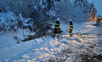 FOTO: Po snehovej kalamite zasahovali hasiči v Prešovskom kraji takmer 150-krát