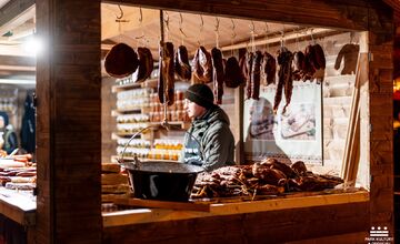 FOTO: Vianočné trhy v Prešove. Sviatočná atmosféra, no vysoké ceny?