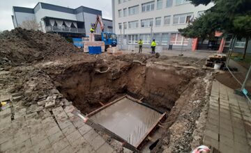 FOTO: V Humennom kopú 4-metrovú jamu, vyrastie tu nová fontána